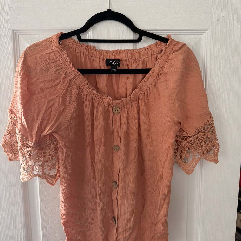 GiGio Peach Crochet Detail Ruffle Sleeve Top